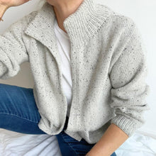 Lade das Bild in den Galerie-Viewer, SnuggleJacket ENG