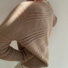 Lade das Bild in den Galerie-Viewer, SheerLineBlouse ENG