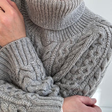 Lade das Bild in den Galerie-Viewer, BernieSweater DEU