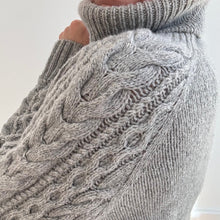 Lade das Bild in den Galerie-Viewer, BernieSweater DEU