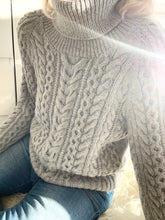 Lade das Bild in den Galerie-Viewer, BernieSweater DEU