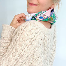 Lade das Bild in den Galerie-Viewer, BernieCardigan ENG