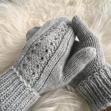 Lade das Bild in den Galerie-Viewer, SnowflakeMittens DEU