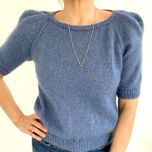 Lade das Bild in den Galerie-Viewer, LeelaBlouse / LeelaSweater ENG