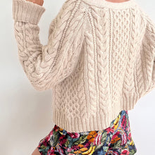 Lade das Bild in den Galerie-Viewer, BernieCardigan ENG