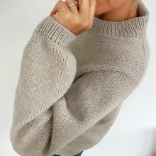 Lade das Bild in den Galerie-Viewer, SnuggleSweater ENG