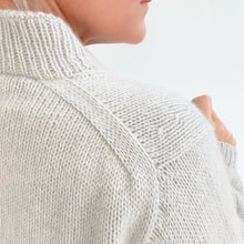 Lade das Bild in den Galerie-Viewer, SnuggleSweater DEU