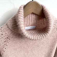 Lade das Bild in den Galerie-Viewer, SnowflakeSweater DEU