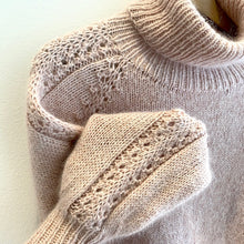 Lade das Bild in den Galerie-Viewer, SnowflakeSweater DEU