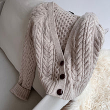 Lade das Bild in den Galerie-Viewer, BernieCardigan ENG