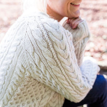 Lade das Bild in den Galerie-Viewer, BernieCardigan ENG