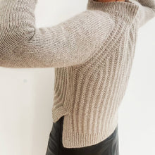 Lade das Bild in den Galerie-Viewer, LoungeSweater ENG