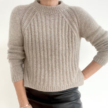 Lade das Bild in den Galerie-Viewer, LoungeSweater DEU