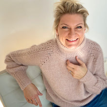 Lade das Bild in den Galerie-Viewer, SnowflakeSweater DEU
