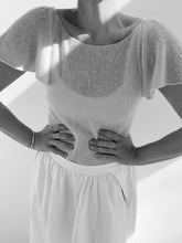 Lade das Bild in den Galerie-Viewer, WhisperBlouse ENG
