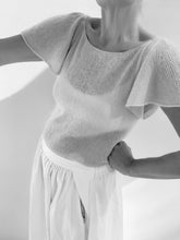 Lade das Bild in den Galerie-Viewer, WhisperBlouse ENG
